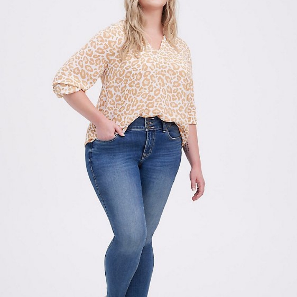 Torrid plus animal leopard print v neck top, 2X, beige - Picture 2 of 15